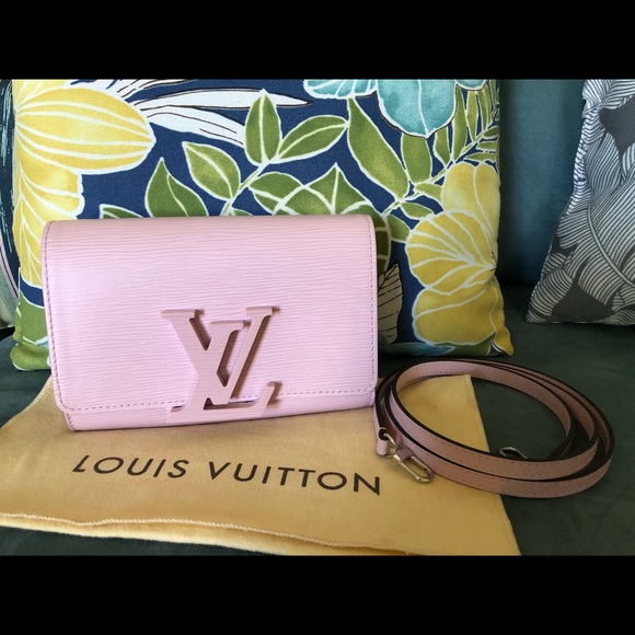 Louis Vuitton Handbags - Authentic Louis Vuitton Epi Louise Crossbody Bag